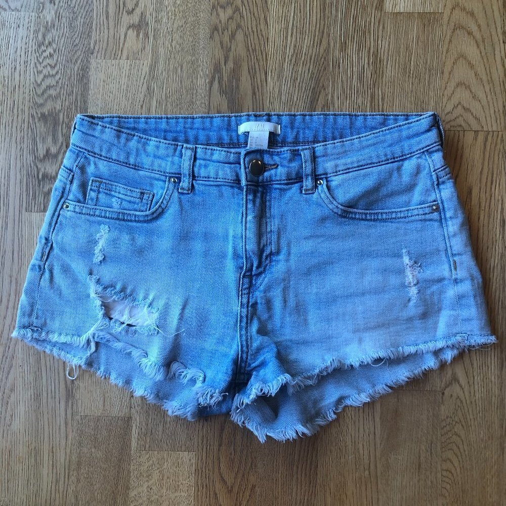 H&M Light Wash Distressed Shorts Cutoff Size 8